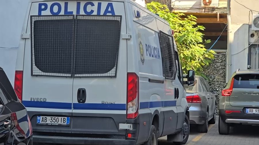 &ldquo;M&euml; provokoi me dritat e gjata t&euml; makin&euml;s&rdquo;! Gjykata