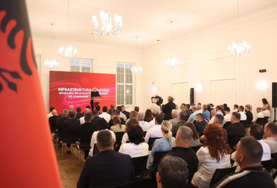 Edi Rama b&euml;n p&euml;r &ldquo;uj&euml; t&euml; ftoht&euml;&rdquo;