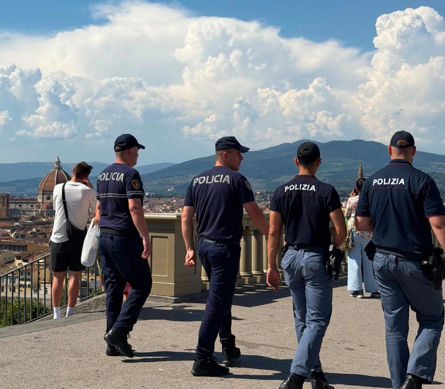 Siguria gjat&euml; sezonit turistik veror, Policia shqiptare n&euml;