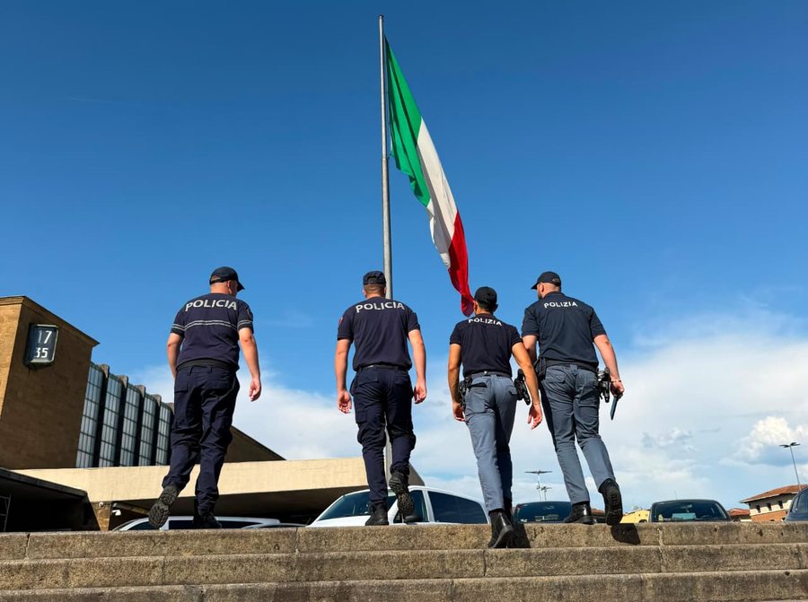 Siguria gjat&euml; sezonit turistik veror, Policia shqiptare n&euml;