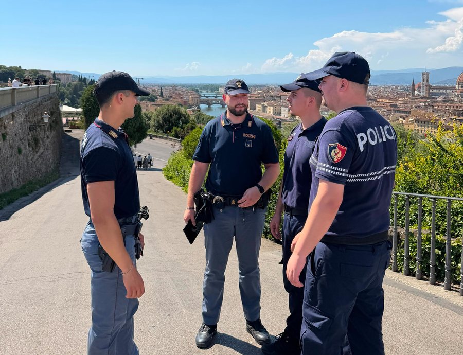 Siguria gjat&euml; sezonit turistik veror, Policia shqiptare n&euml;