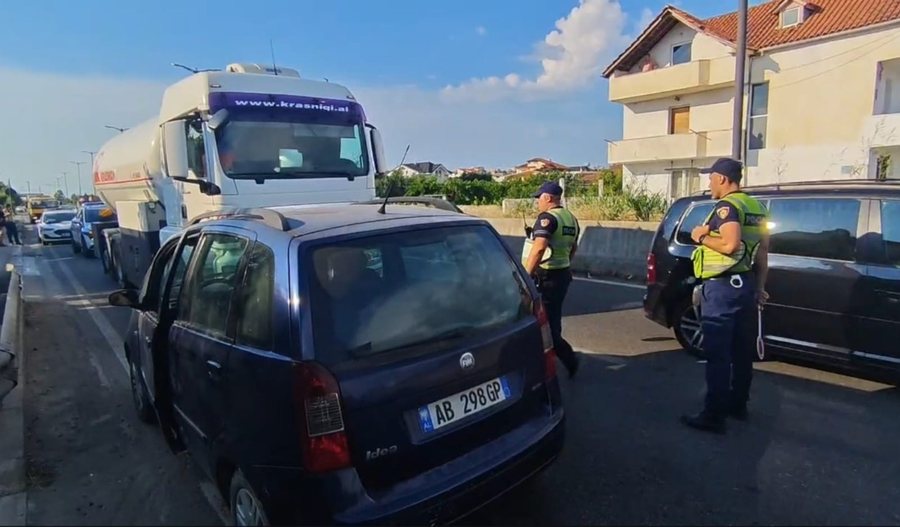 PANIK n&euml; Durr&euml;s! Shoferi l&euml;viz kundravajtje n&euml;p&euml;r