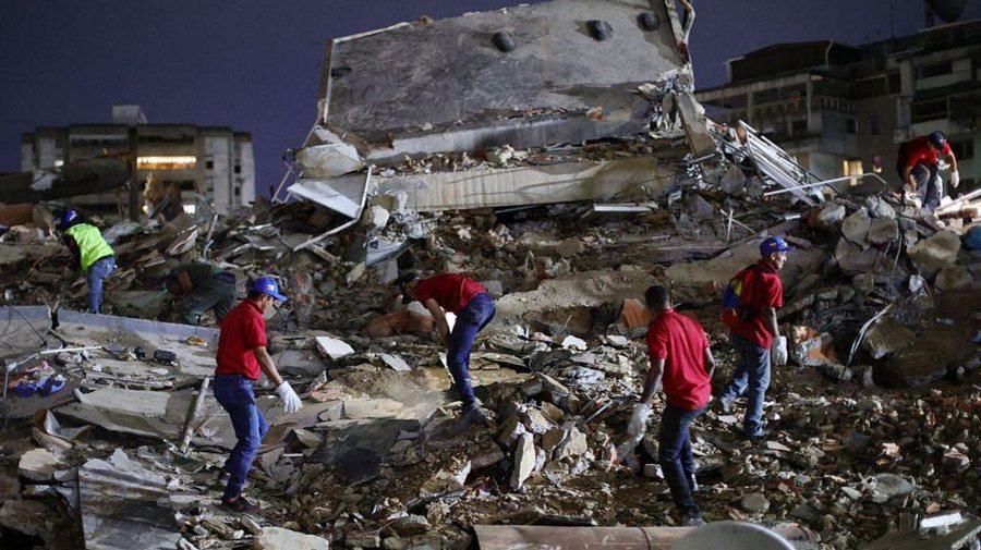 Venezuela &ldquo;shkundet&rdquo; nga dy t&euml;rmete t&euml; forta, 32 viktima