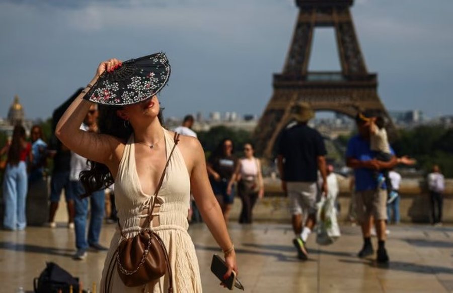 Vapa ekstreme n&euml; Franc&euml; i merr jet&euml;n 3-vje&ccedil;arit, mbeti i