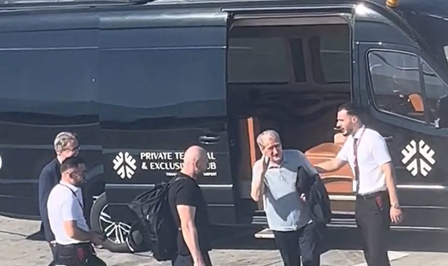 P&euml;r ku po udh&euml;ton Sali Berisha?! Lideri demokrat n&euml; Aeroportin e