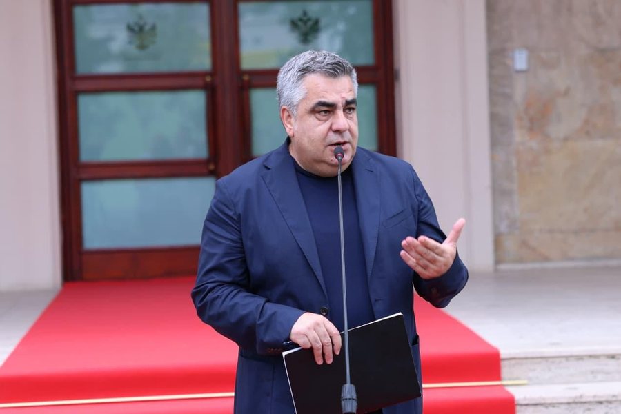 Plazhet publike me pages&euml;, ministri Gonxhja sqaron: Jan&euml; tarifuar deri