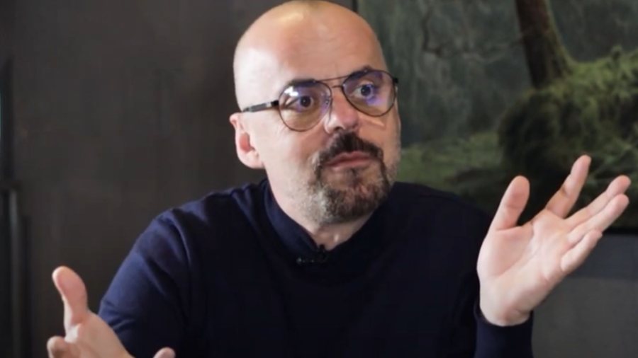 "K&euml;rkesat e protestuesve jan&euml; marksiste", Albatros Rexhaj