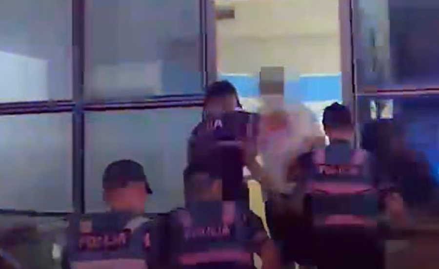 T&euml; sht&euml;nat me arm&euml; zjarri n&euml; Babrru, Policia ju vu n&euml;
