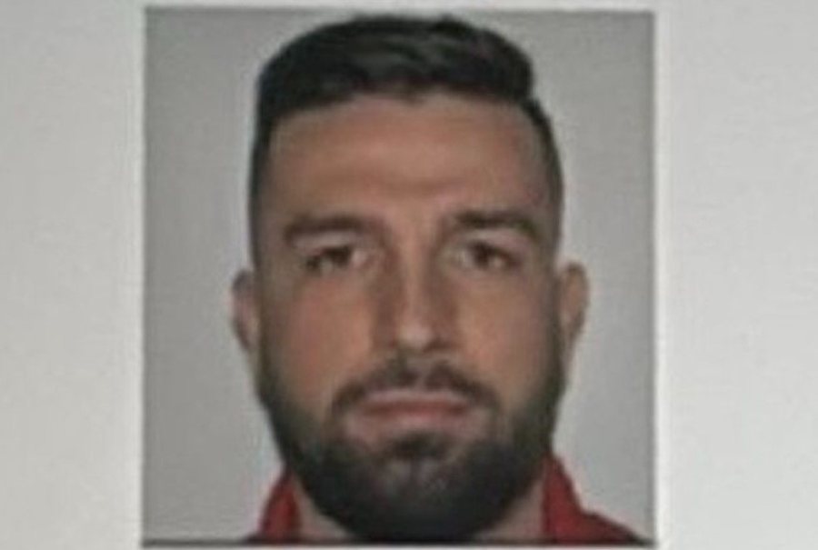 Shk&euml;mbyen mesazhe dhe FOTO t&euml; dokumentit, &ldquo;misteri&rdquo; i