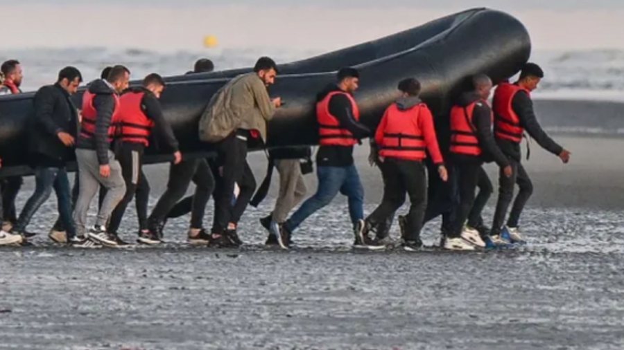 Raport britanik nga &ldquo;The Sun&rdquo;: Mij&euml;ra emigrant&euml; t&euml;
