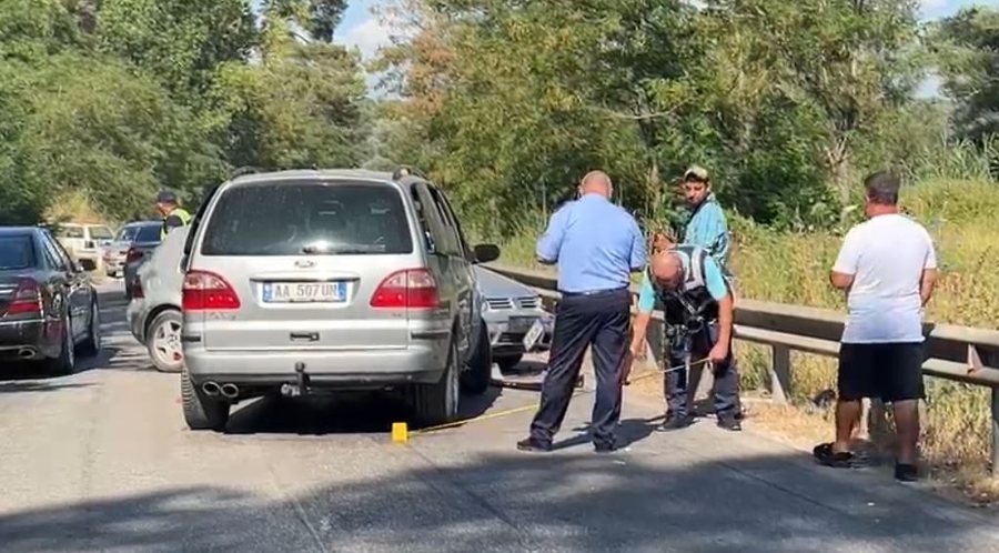 P&euml;rplasen dy makina n&euml; Fier-Levan, shofer&euml;t p&euml;rfundojn&euml;