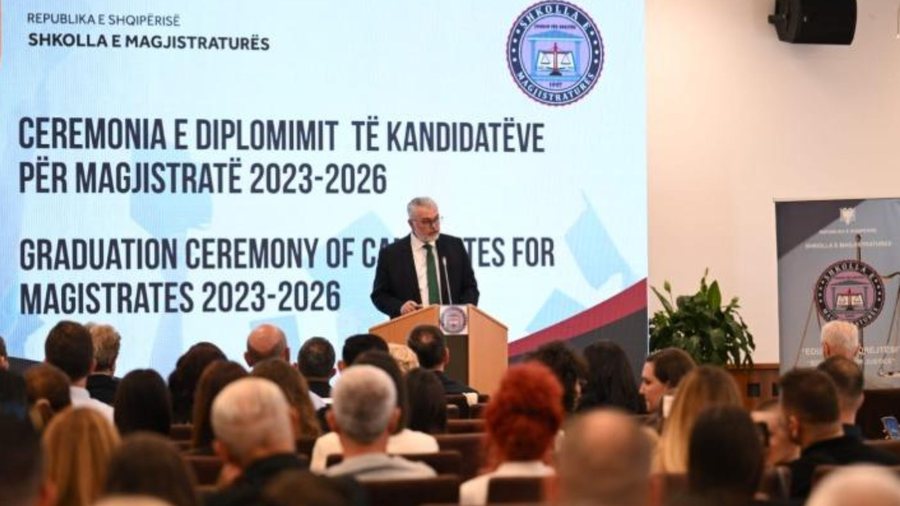 Ministri i Drejt&euml;sis&euml; u l&euml; porosin&euml; e ve&ccedil;ant&euml;