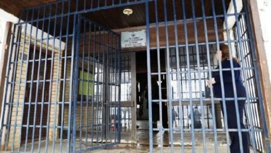 Tragjedi n&euml; paraburgimin e 313-t&euml;s, dy efektiv&euml; policie