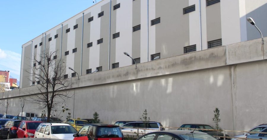 Komisari dhe Kryeinspektori humb&euml;n jet&euml;n gjat&euml; sh&euml;rbimit