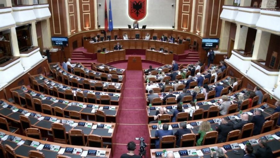 Kuvendi mbyll seanc&euml;n e sotme, miratohen t&euml; gjitha projekt rezolutat