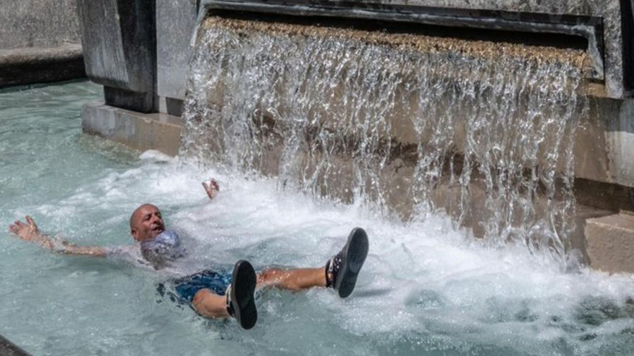 Temperaturat e larta, pes&euml; persona humbin jet&euml;n n&euml; Itali n&euml;