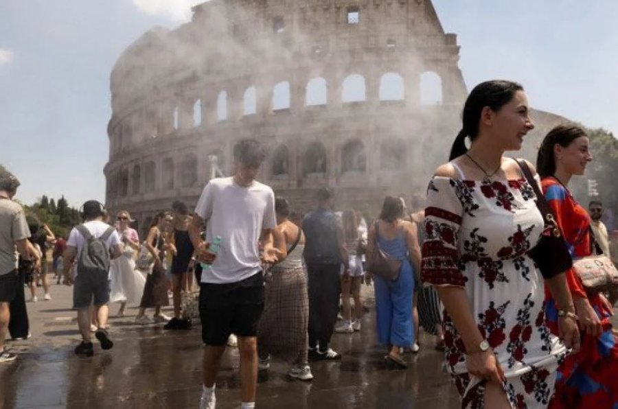 Italia p&euml;rfshihet nga vapa p&euml;rv&euml;luese, turist&euml;t presin