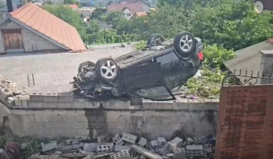Aksident i r&euml;nd&euml; n&euml; Kuk&euml;s! Makina del nga rruga dhe