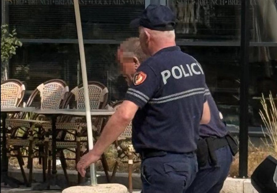 U q&euml;llua nga protestuesit me gur n&euml; kok&euml;, Balla publikon foton e