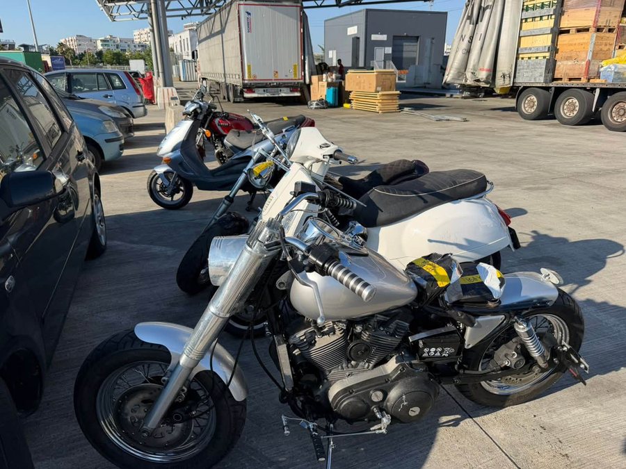 Antikontrabanda zbulon 8 moto&ccedil;ikleta t&euml; padeklaruara n&euml;