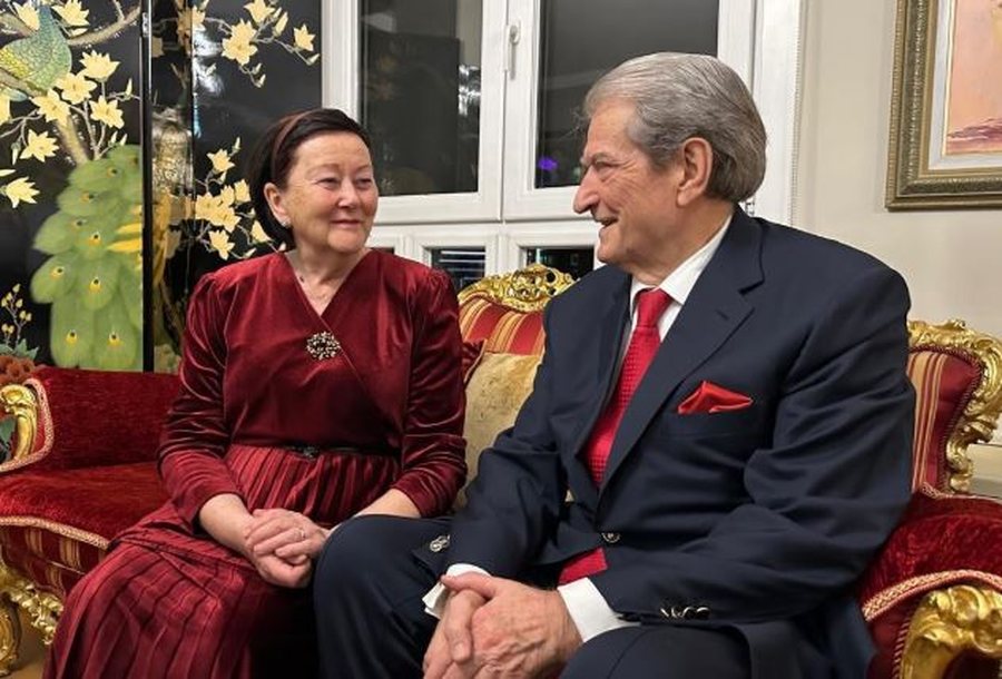 Festat &ldquo;trokasin&rdquo; sot n&euml; familjen Berisha, lideri demokrat
