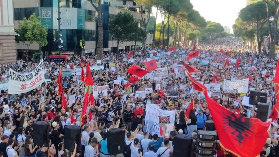 Dita e 36-t&euml; e protest&euml;s, qytetar&euml;t para Kryeministris&euml;
