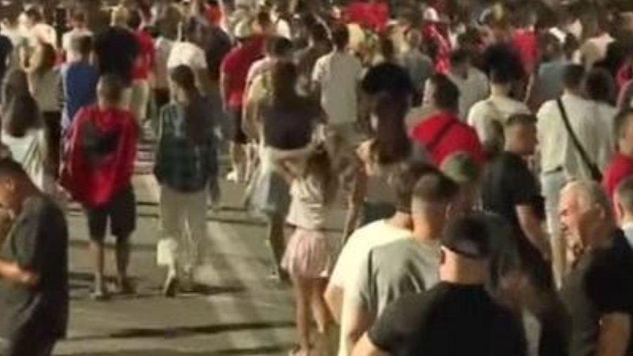 Mbyllet protesta para Kryeministris&euml;, qytetar&euml;t nisin marshimin