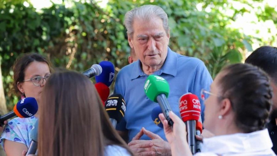 &ldquo;Berisha n&euml; burg!&rdquo; Kreu i PD pro arkivolit dhe