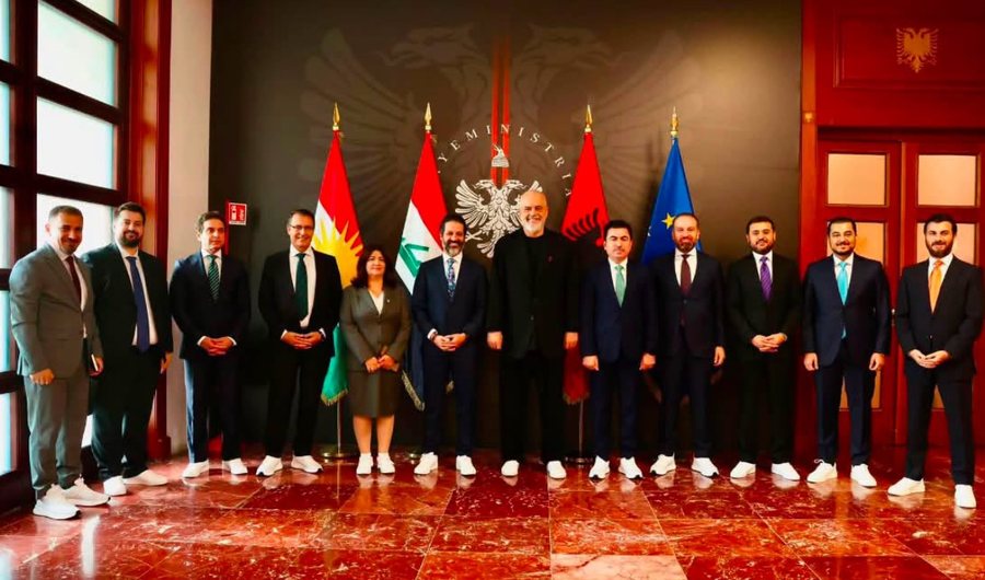 Edhe t&euml; ftuarit &ldquo;hyjn&euml;&rdquo; n&euml; stilin e Ram&euml;s,