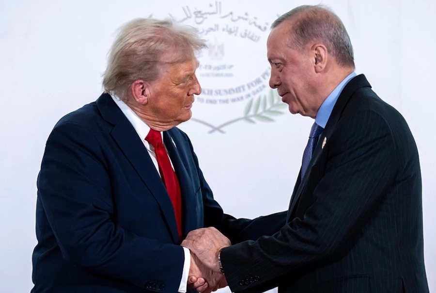 Netanyahu i &ldquo;lutet&rdquo; presidentit amerikan, telefonon Donald Trump dhe