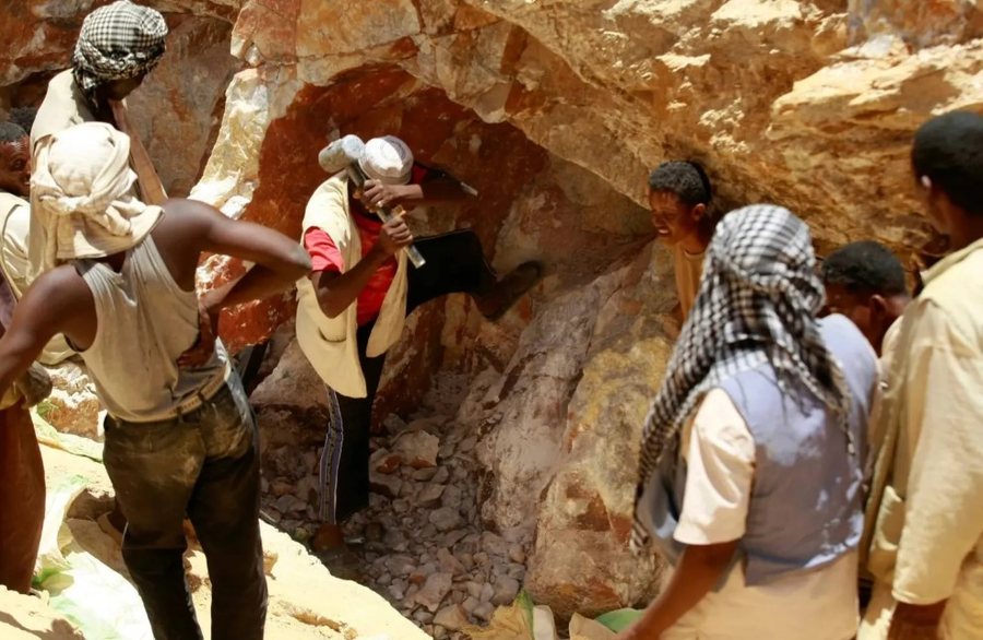 Shembet nj&euml; minier&euml; ari n&euml; Sudan, humbin jet&euml;n 15