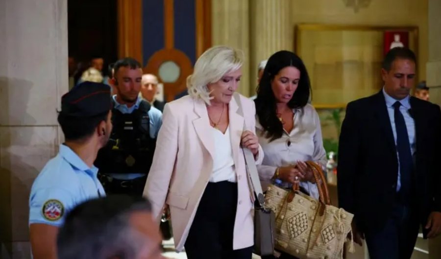 Gjykata franceze i hap rrug&euml; Marine Le Pen p&euml;r gar&euml;n