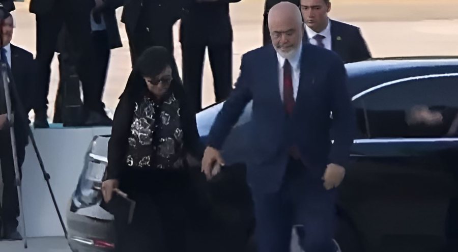 Edi Rama mb&euml;rrin n&euml; Ankara, dor&euml; p&euml;r dore me Linda