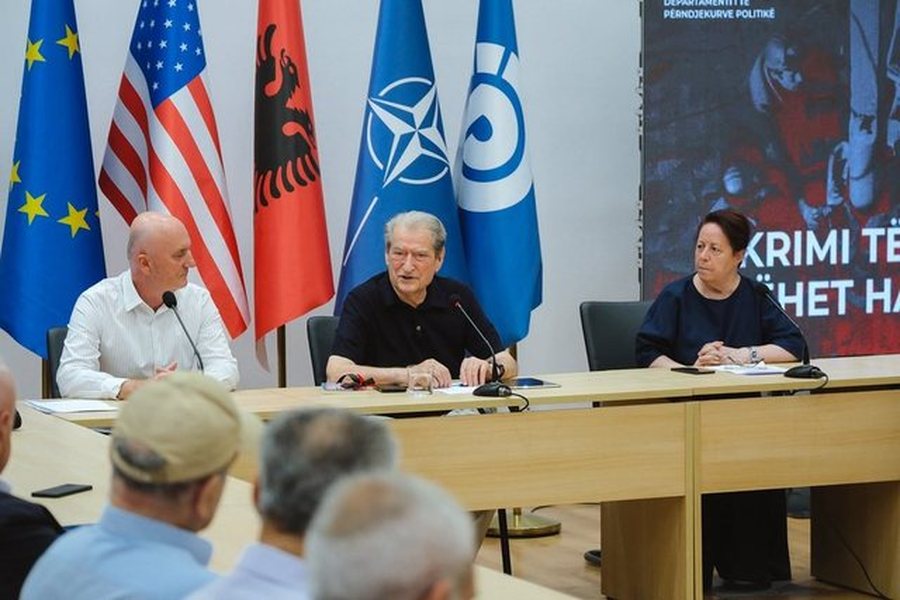 Kreu demokrat harron thirrjet &ldquo;Berisha n&euml; burg&rdquo; dhe k&euml;rkon