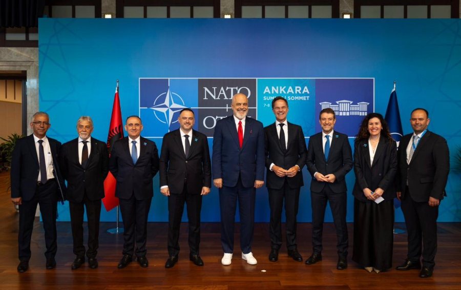 Edi Rama takim &ldquo;kok&euml; m&euml; kok&euml;&rdquo; me Mark Rutte,