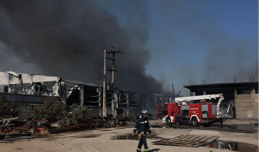 Flak&euml;t shkrumbojn&euml; fabrik&euml;n e riciklimit n&euml; Greqi, 11