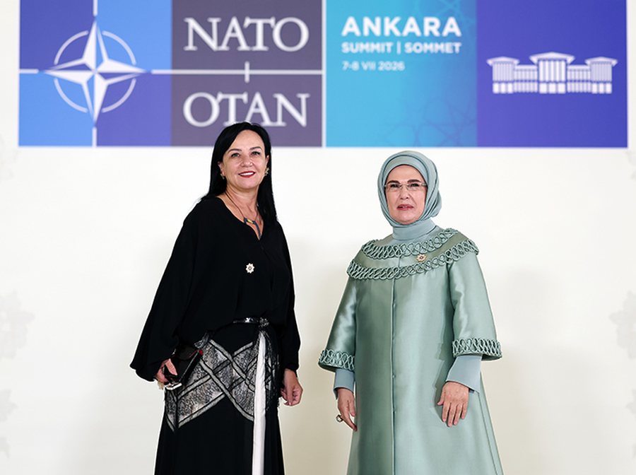 Emine Erdogan n&euml; qend&euml;r t&euml; v&euml;mendjes, momentet q&euml;