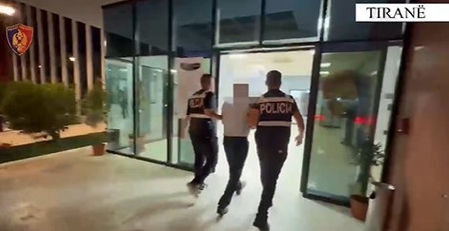 Shkelje mase sigurie dhe arm&euml;mbajtje pa leje, bien n&euml; pranga 3 persona