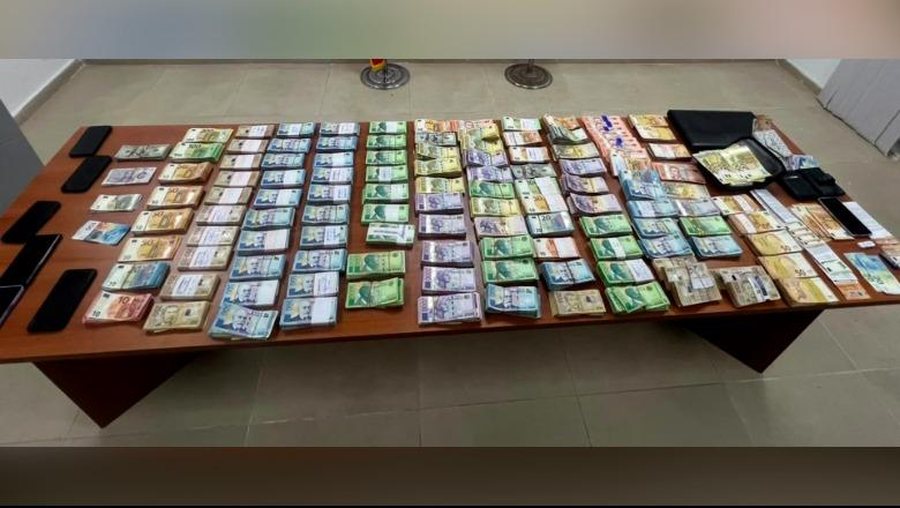 6 k&euml;mbime valutore pa licenc&euml;, blut&euml; e Beratit ekzekutojn&euml;