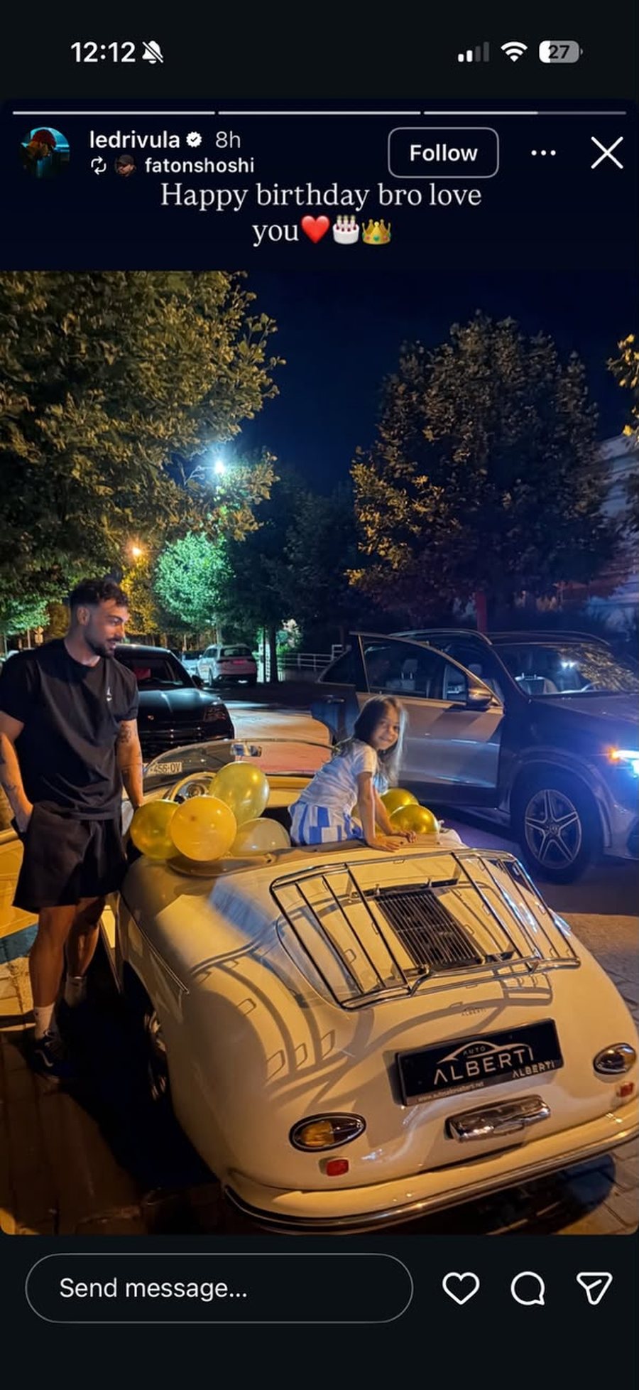 Ledri Vula feston sot 40 vite jet&euml;, fotoja me vajz&euml;n e zemr&euml;s