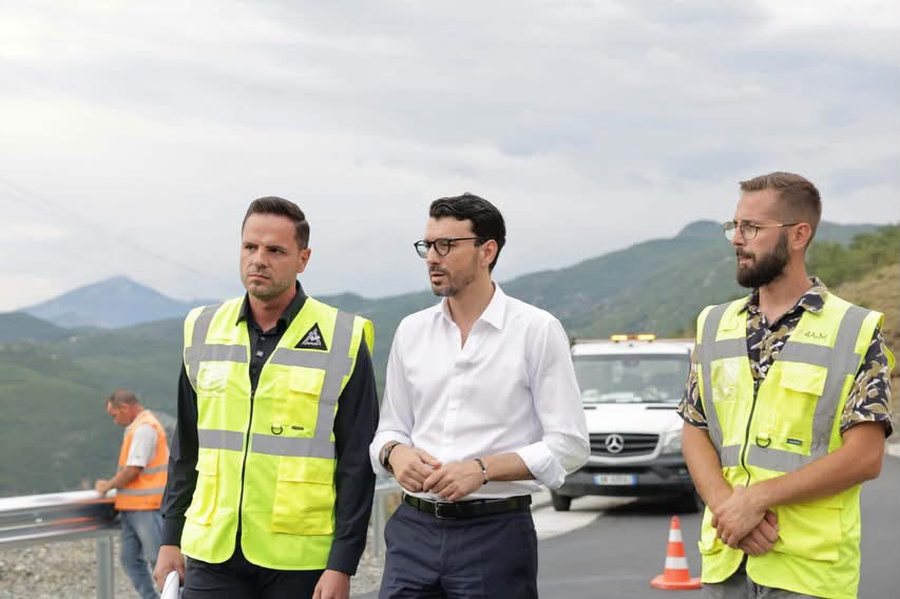 Karaka&ccedil;i inspekton punimet n&euml; rrug&euml;n e Komanit: Investim