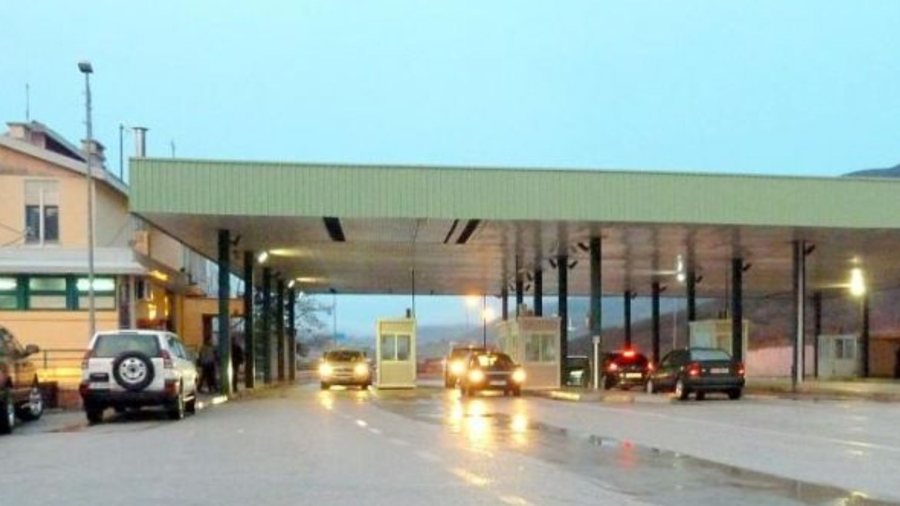 Dogana serbe bllokon ndihmat p&euml;r shqiptar&euml;t n&euml; Lugin&euml;n e