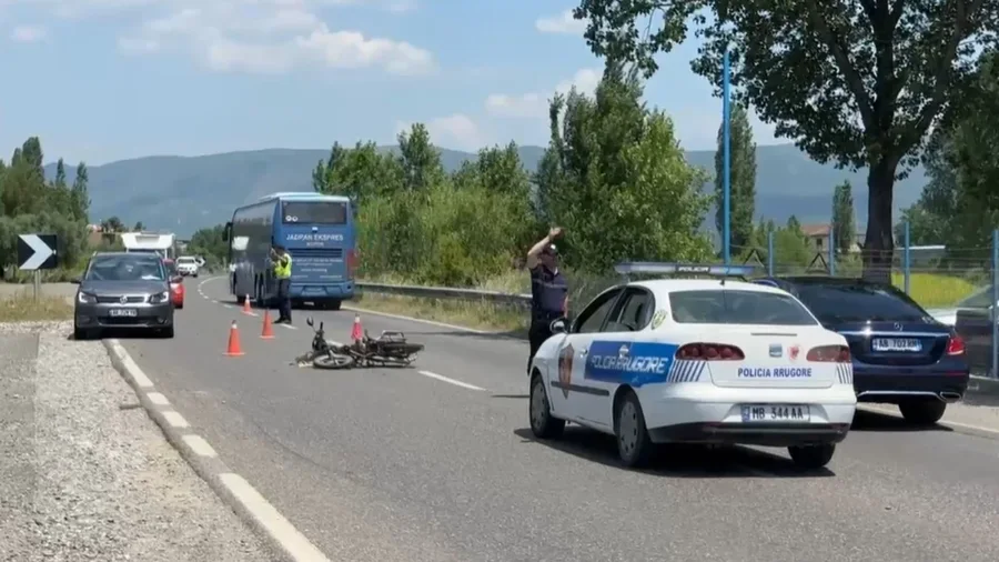 Aksident i r&euml;nd&euml; n&euml; aksin Gjirokast&euml;r-Tepelen&euml;,
