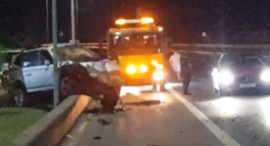 Aksident i r&euml;nd&euml; n&euml; autostrad&euml;n La&ccedil;-Mamurras! Humb