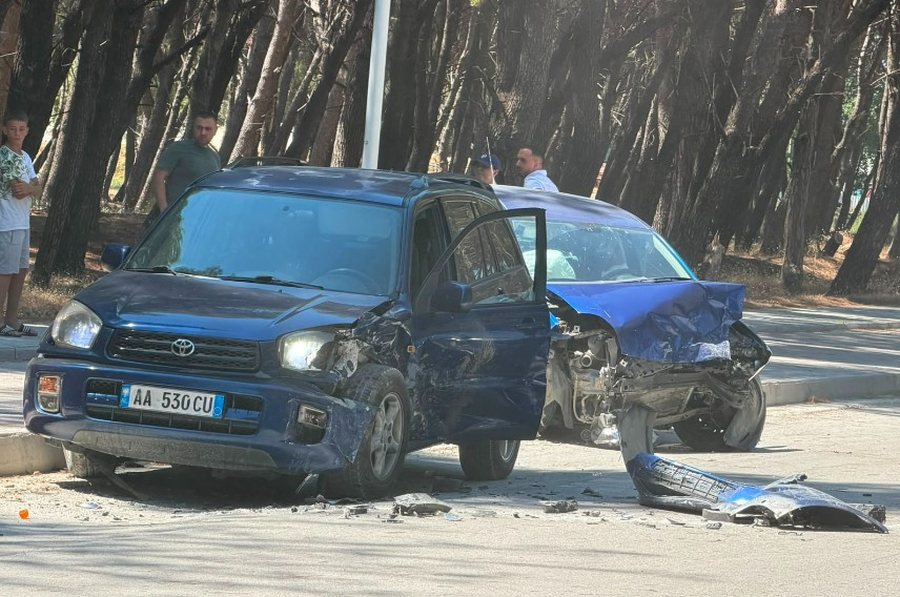 Aksident n&euml; Vlor&euml;, makinat b&euml;hen &ldquo;copash&rdquo;, plagosen