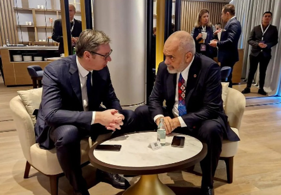 Edi Rama flet p&euml;r marr&euml;dh&euml;nien e tij me Vu&ccedil;i&ccedil;in,
