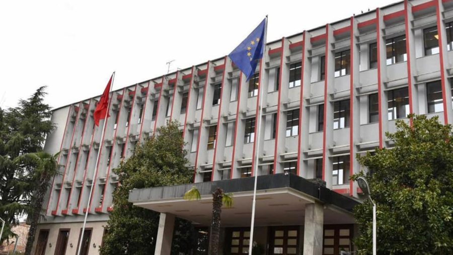 &ldquo;Shqiptar&euml;t jasht&euml; vendit, bashk&euml;krijues t&euml;
