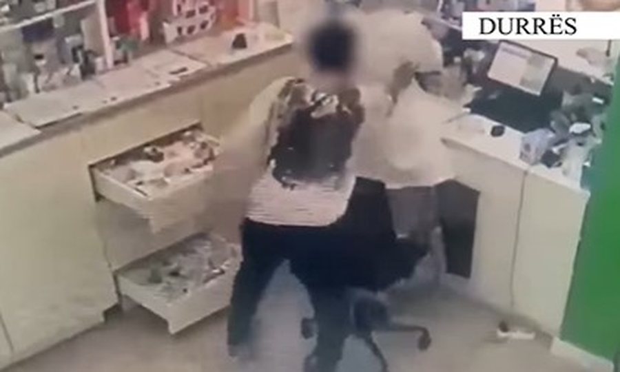 Sulmoi dhe t&euml;rhoqi zvarr&euml; farmacisten p&euml;r t&euml; vjedhur