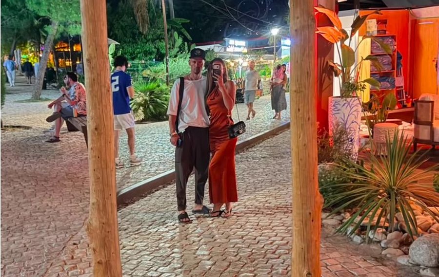 Pushime, dashuri dhe sukses, Kleviol Ahmeti poston FOTO n&euml; krah&euml;
