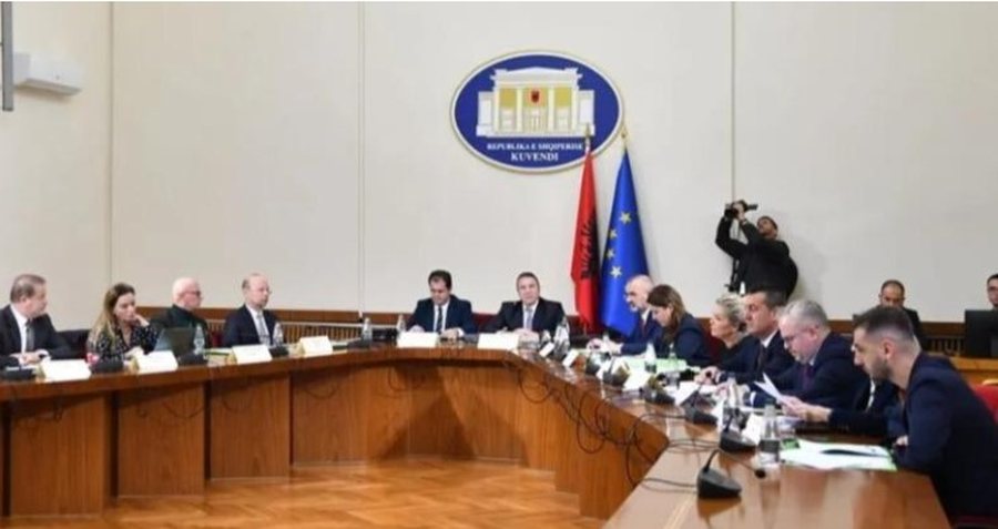 Komisioni p&euml;r Reform&euml;n Zgjedhore shtyn pun&euml;n, ndryshimet mbeten